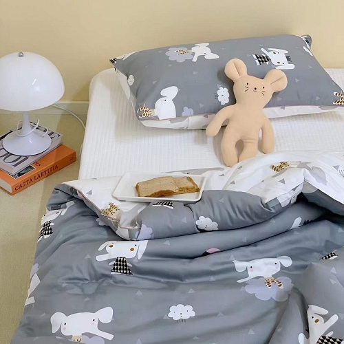 嬰兒床上用品